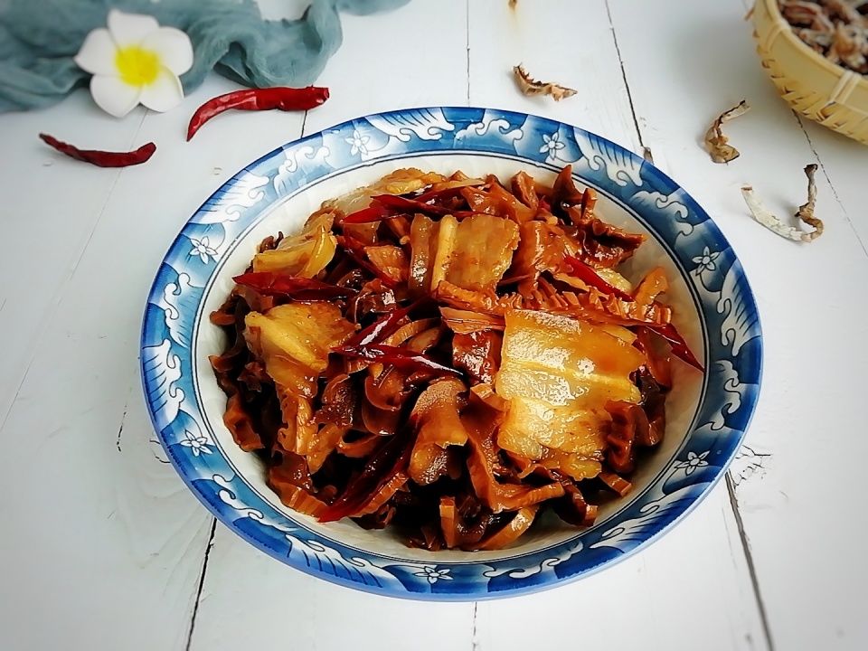 笋干炒肉|五花肉加点它,简单炒一炒,老公胃口大开,下酒又下饭!