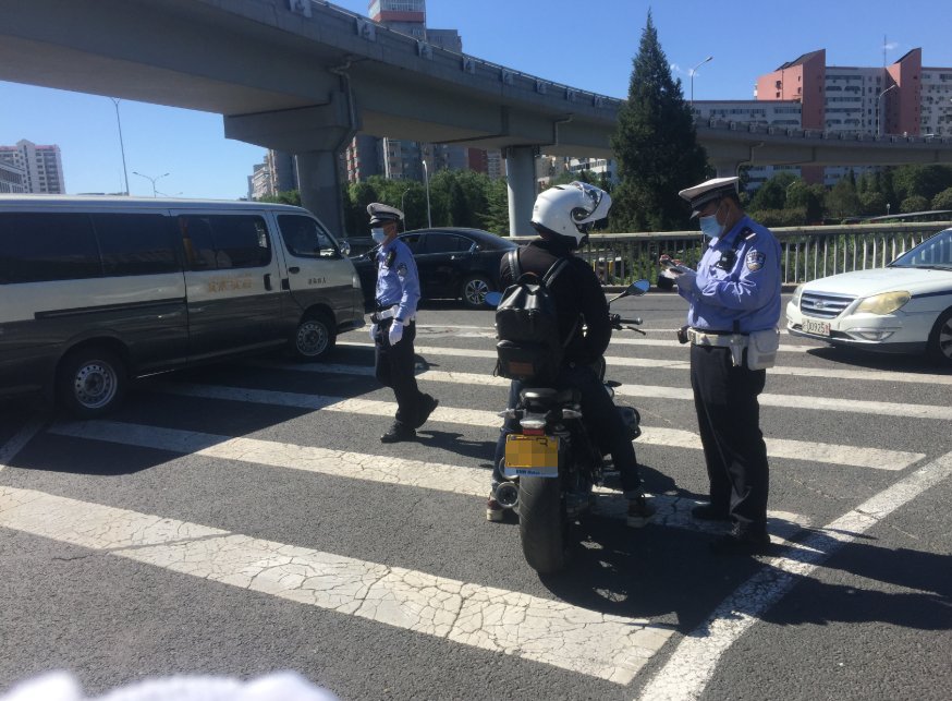 电动车|全罚了！电动车在交警眼皮底下驶入机动车道