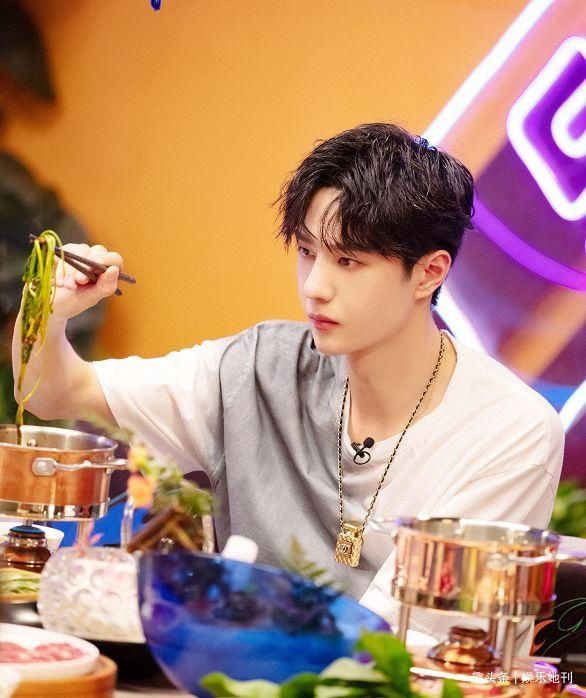  决赛盛典冠|易烊千玺、王一博将同台，一官宣粉丝就炸，7位男神携手阵容太强