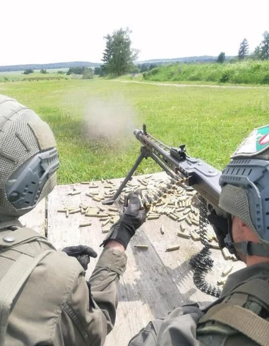  老当益壮|奥地利士兵训练，AUG步枪老当益壮，还能再战三十年