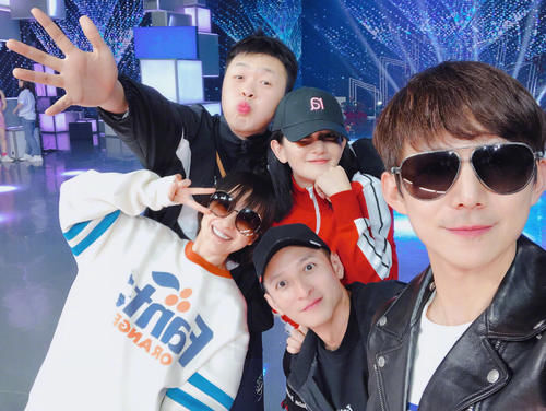  何炅|《快本》强捧吴昕？何炅罕见让C位，谢娜让出台词后神情让人动容