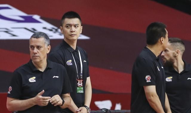  艾伦|垃圾时间辽宁撤出主力，但郭艾伦仍在场上！杨鸣这是伤害球星啊