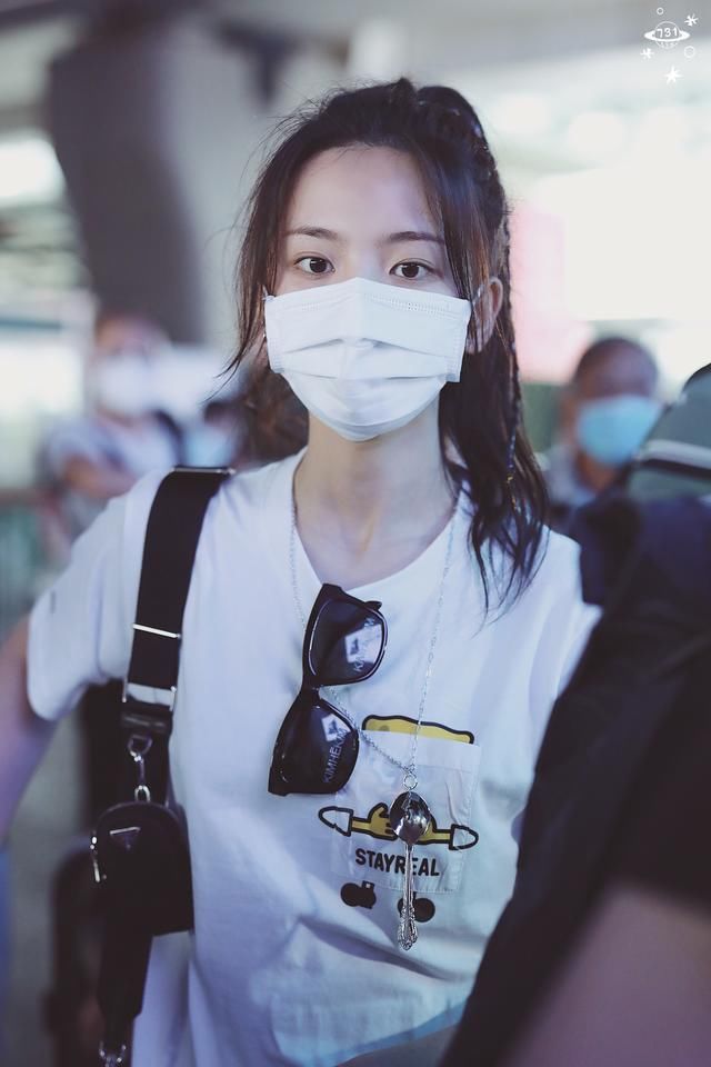  中餐厅|杨超越《中餐厅》路透造型大赏，有的休闲有的可爱，都超级好看！