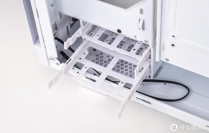  款机箱|存储厂的机箱是什么样子？威刚(ADATA) XPG 入侵者机箱测评