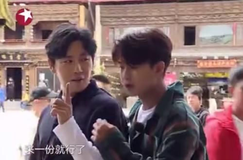  超越|任嘉伦和杨超越同吃一碗甜品，他的处理方式亮了，已婚男人的自觉