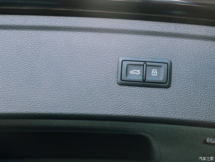  奥迪|奥迪Q5L看车，毕竟是SUV空间也更宽敞，更适合以后自驾