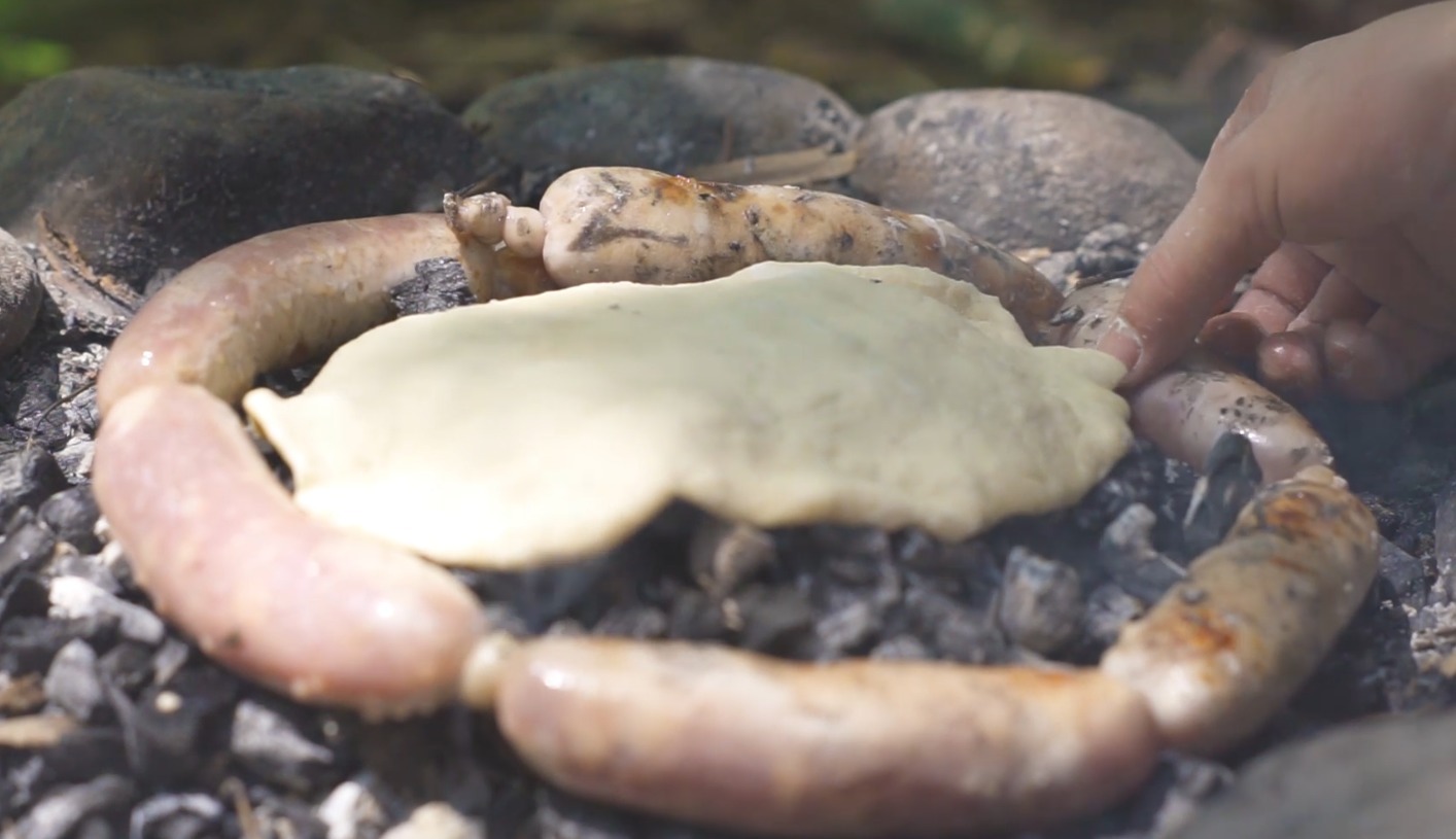 清脆|野外自制的酸奶热狗，做法简单，清脆爽口，吃一口就上瘾！