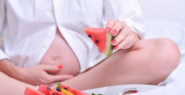  不吃|孕期“馋嘴”时，五类食物要少吃、不吃，谨慎饮食没害处