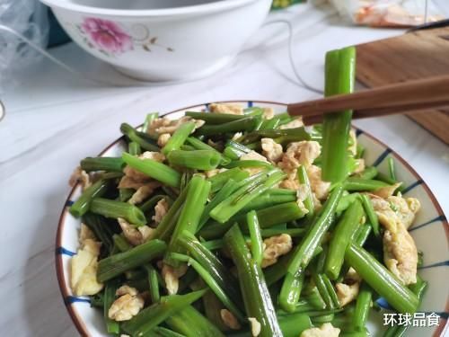  鸡蛋|秋季，还可以搭配鸡蛋和肉类食用，将空心菜和鸡蛋炒一炒，补钙质，长个头，烹饪难度不高