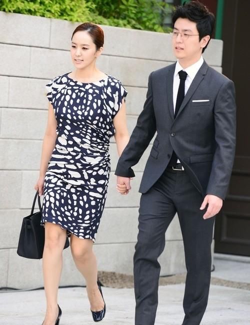  朴智允夫妇|韩星夫妇全家四口高速路遭遇车祸，与大卡车相撞，现场画面曝光