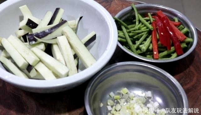 大盘|这2样素菜一起炒，夏天少不了几块钱一大盘，脆嫩鲜香，特下饭