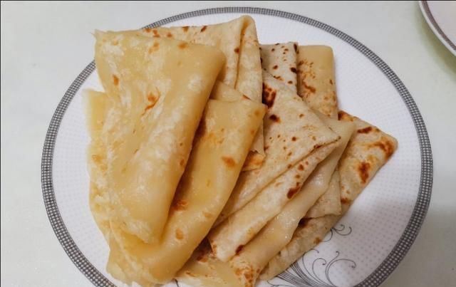  婆婆|婆婆每次来都让我做的卷饼，一次烙两张，薄如纸，又软又劲道。