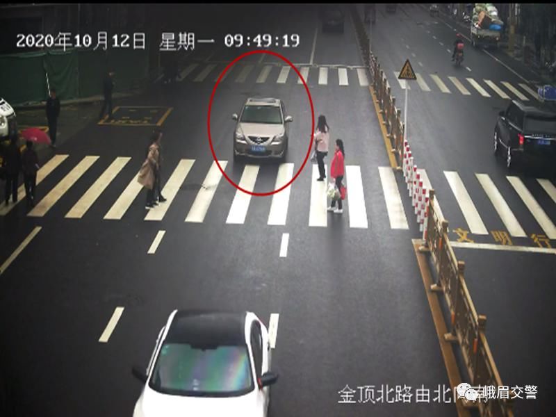 行人|开车不礼让斑马线行人？峨眉交警已经盯上你了！