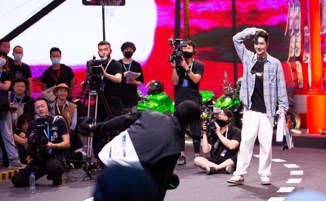  位队长|评价超高分！想看话唠王一博吗？看看这里！