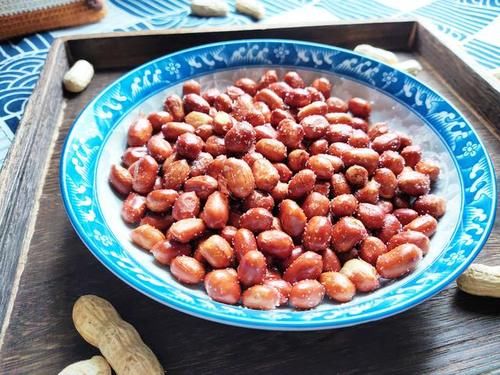 花生米|炸花生米,用热油还是冷油?用错不酥脆,还容易焦