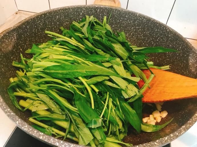 做法|简单快手美味家常菜腐乳空心菜，做法简单味道鲜美，新手一看就会