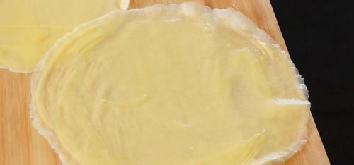 搅散|不需要用烤箱,教你做草莓班戟,比蛋糕店卖的还好吃,简单又好学