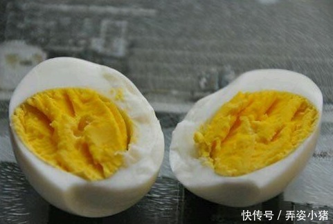 营养|煮鸡蛋,别只会用清水,加点它,蛋壳一碰就掉,吃起来嫩又营养高