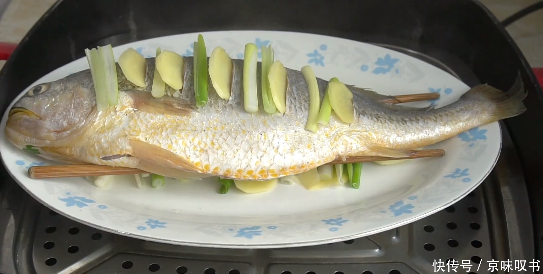 大锅|我家黄花鱼从不炖着吃,往大锅里一放,不煎不油炸,肉嫩还没腥味
