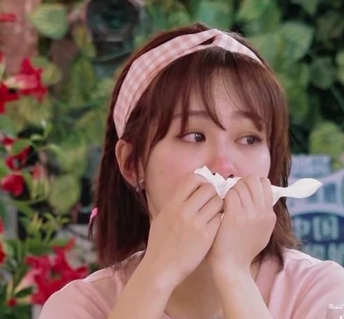 赵丽颖|欺软怕硬?同样是服务员,黄晓明对赵丽颖和杨紫完全是两种态度