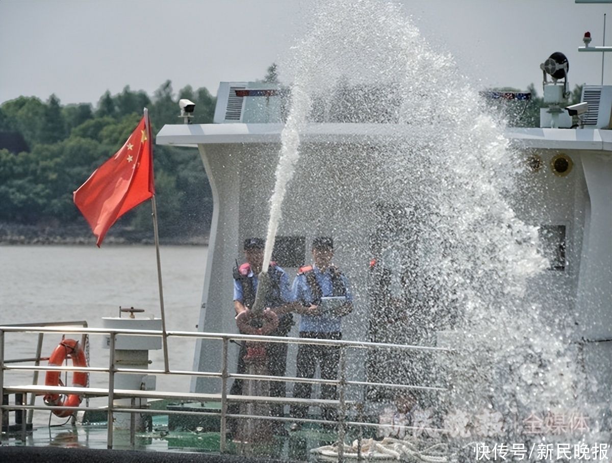 8月以来落水救生率100%！上海港航警方夏季大比武，提高实战快速救援能力