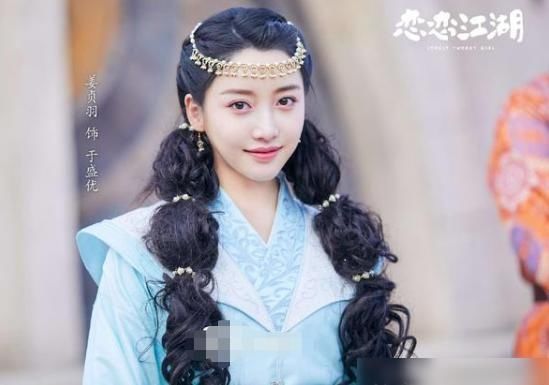  超车|姜贞羽，徐艺洋因祸得福，人气资源样样不差，弯道超车硬糖少女