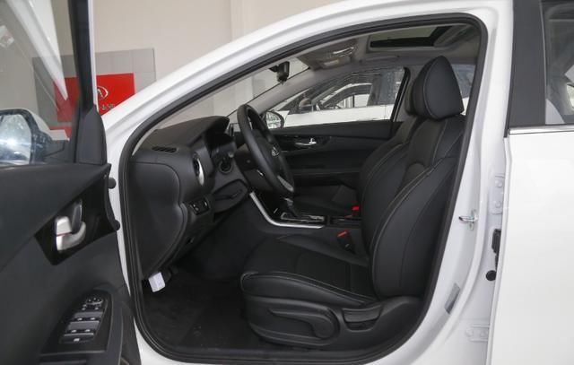 帅气|起亚终于接地气了！新车都跌到10.88万，比思域还要帅气