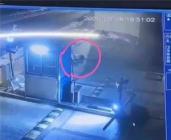 女友|男子用砖块打死女友，竟敢在朋友圈“炫耀”？