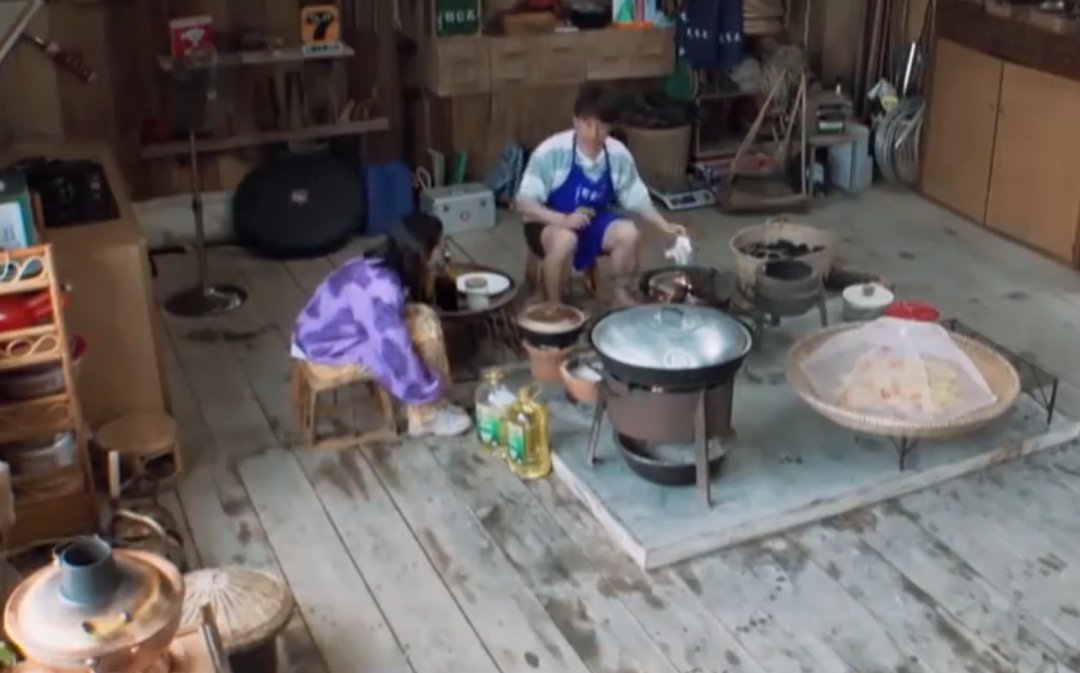  米饭|薛之谦厨房又调皮了！做饭假装好吃，旁边好友一语戳破