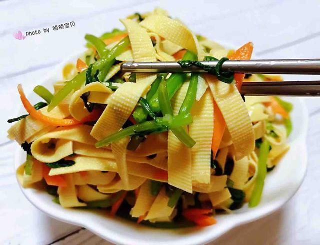  叶茼蒿|8月，遇上这蔬菜别手软，3块买一把，失眠的人多吃，夜里睡得香