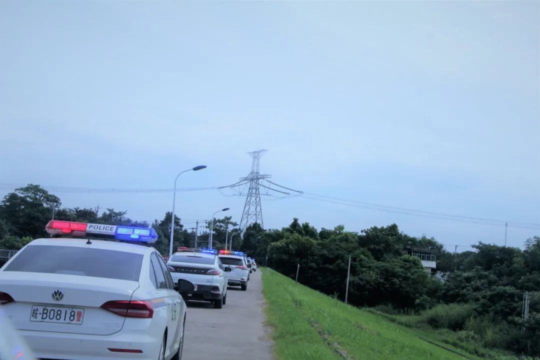  押解|南陵警方押解2020.6.10专案主要犯罪嫌疑人公开指认现场