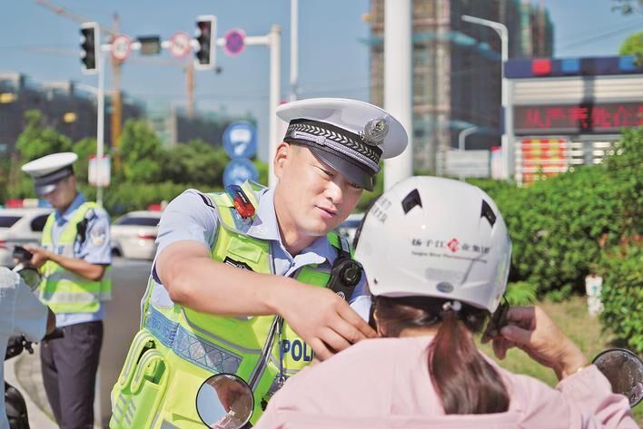 违法行为|不戴头盔将被抓拍曝光 闯红灯等纳入征信系统