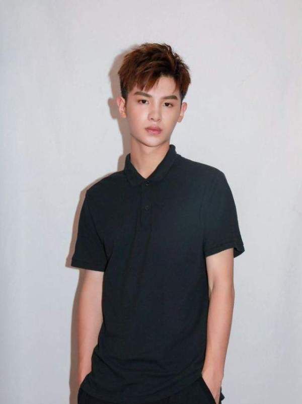  风格|黄明昊急于摆脱软萌风格，转型硬汉，操之过急导致颜值降低