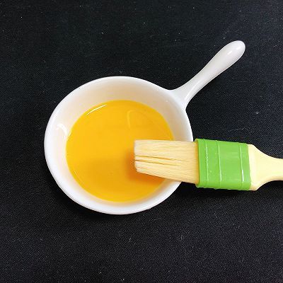 莲花|#入秋滋补正当时#榄仁豆沙莲花月