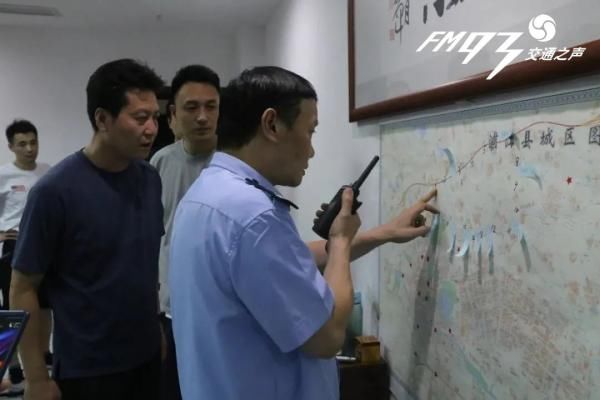  流浪汉|抢劫金店后躲进山！跳桥、跳湖、扮流浪汉…抓捕过程比大片还紧张