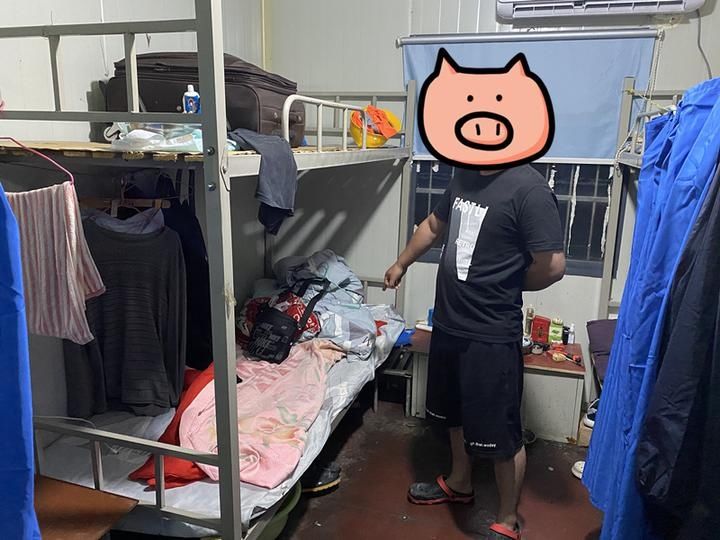 捂着|无语！偷女子晒在院子里的内裤只为恶作剧，还捂着嘴巴“躲”监控
