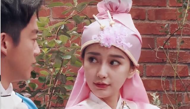  尴尬|Baby在跑男脱鞋，却因女嘉宾一句话尴尬，救场方式堪称教科书！