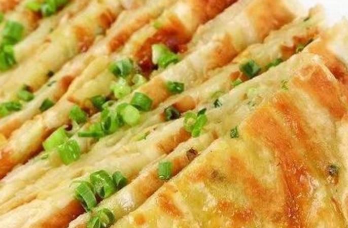  在家|儿子想吃葱花饼，掌握这窍门自己在家也能制作，口感筋道还简单
