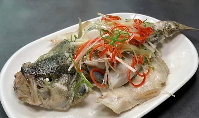 味道鲜美|蒸鱼总是腥味?教你1个小技巧,保证蒸鱼时,鱼无腥味,味道鲜美