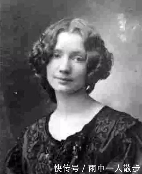 模特|他为给妻子做模特而去变性,最终妻子一炮而红,他却死在手术台