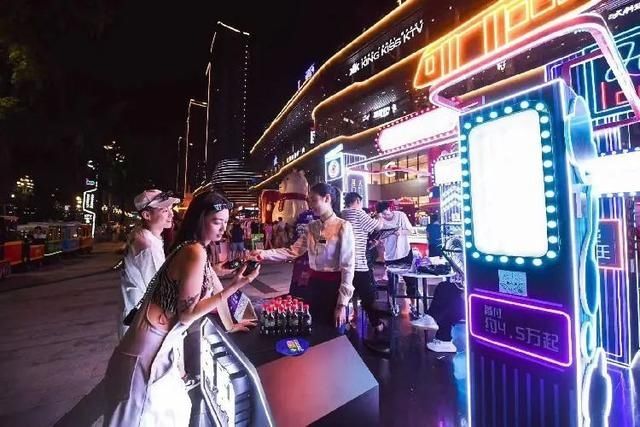 热度|户外经济和夜经济热度不减，重庆各商圈纷纷加码创意市集