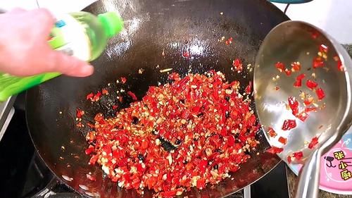  讲解|正宗“剁椒鱼头”做法，步骤讲解很详细，味道太完美，收藏起来！