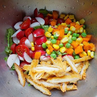 沙拉|蔬菜沙拉和香蕉奶昔