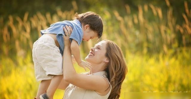  节目中|52岁伊能静参加综艺节目，表演“妈妈”范？我被她迷住了