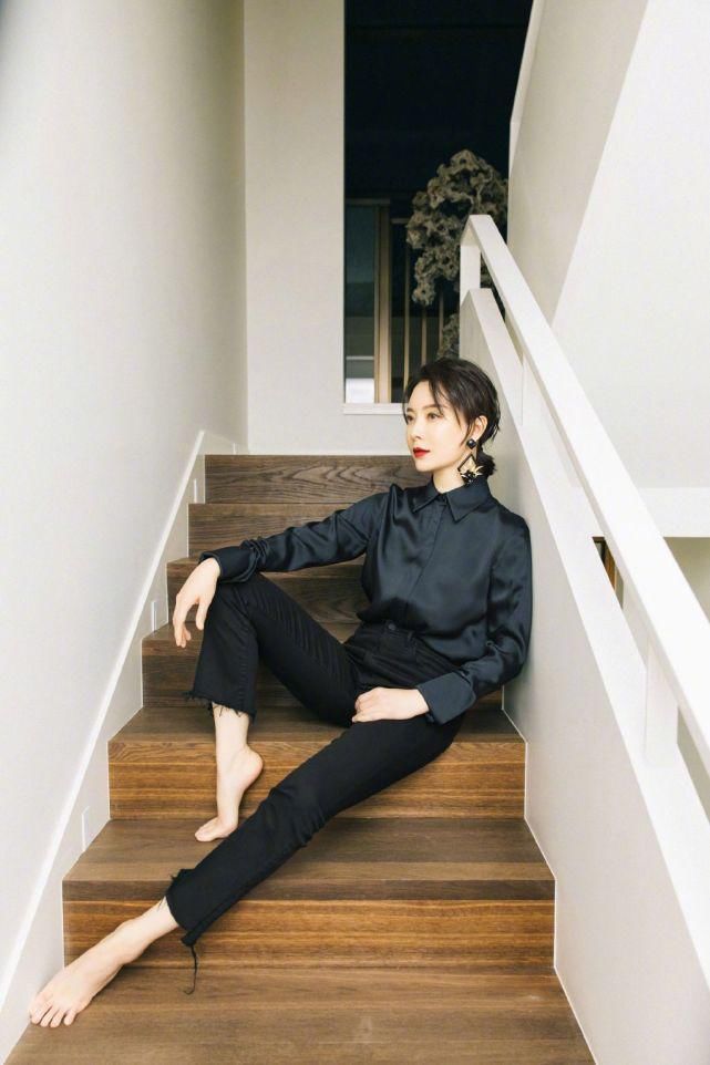  面料|见过世面的女人都咋穿衬衫？看看43岁的陈数就知道了，气质又减龄