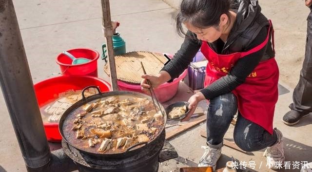 熏豆腐|农村大集热火朝天的美食,让人你还、人间美味!