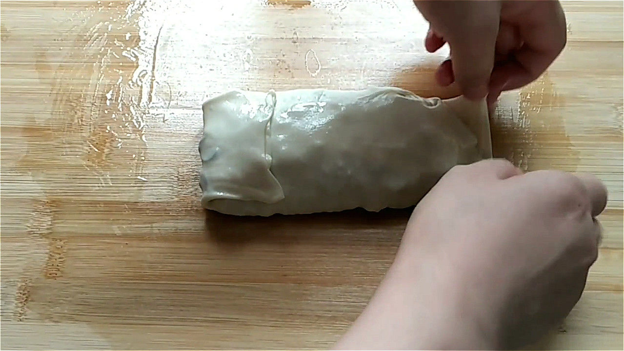 做成|入秋后,多吃点西葫芦,做成馅饼真香,做法简单,出锅皮软馅香