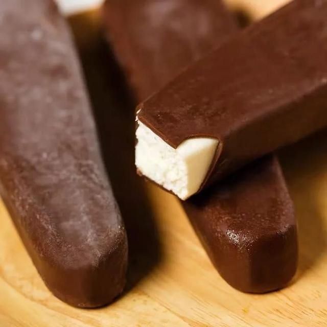  参考价格|十多块的梦龙、钟薛高真的吃不起！还是五毛一根白糖棒冰对我胃口