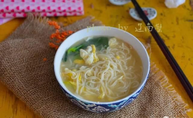  鸡蛋|妈妈做的鸡蛋面，无添加营养好，比方便面好吃多了