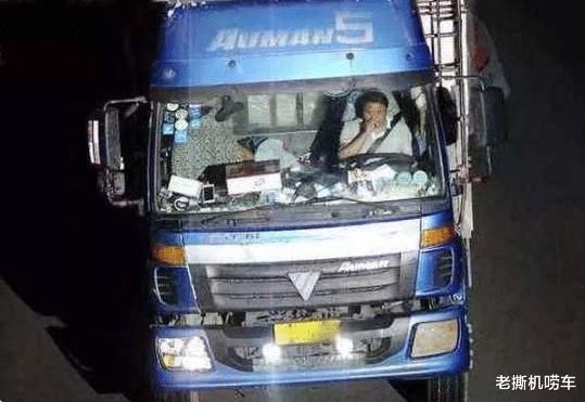  摄像头|现在的摄像头太高清，开车千万别有“小动作”，一不小心就成网红